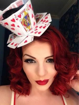 Get Inspired! 15 Paper Halloween Costume Ideas: Teacup Fascinator Made From… Diy Fantasia, Queen Of Hearts Halloween, Halloweenský Makeup, Kostum Halloween, Kartu Remi, Heart Costume, Queen Of Hearts Costume, Mad Hatter Party, Alice In Wonderland Costume