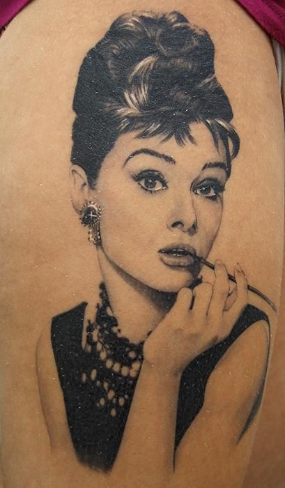 amazing Audrey Hepburn tattoo! Audrey Hepburn Tattoo, Theme Tattoo, Pin Up Tattoos, Inked Magazine, Body Modification, Great Tattoos, Tattoo Trends, Pattern Tattoo, Love Tattoos