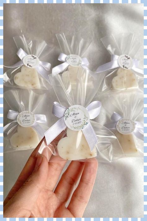 Soap Souvenir Wedding Favors, Mini Soap Favors, Soap Wedding Gift, Wedding Favors Elegant, Party Favors For Bridal Shower Guests, Bridal Shower Giveaways, Diy Wedding Gifts For Guests, Bridal Shower Gifts For Guests, Favors Wedding Ideas