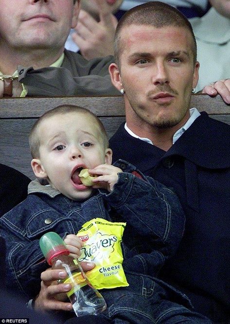 David Beckham Young Pictures, Young Beckham, Young David Beckham, Beckham Family, The Beckham Family, David Beckham Style, Aryton Senna, Posh And Becks, Romeo Beckham