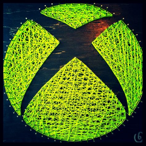 Xbox Mini #stringart #orangebears #mini Xbox Room, Gamer Wall Art, Nerdy Decor, Geek Diy, String Art Templates, String Art Tutorials, Cool Kids Rooms, Nail String Art, Gamer Room Decor