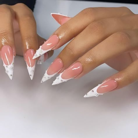 Red Oval Nails, French Stiletto Nails, Claws Nails, Acrylic Nail Designs Classy, Stilleto Nails Designs, Nails Elegant, Info Whatsapp, Colored Acrylic Nails, Book Instagram