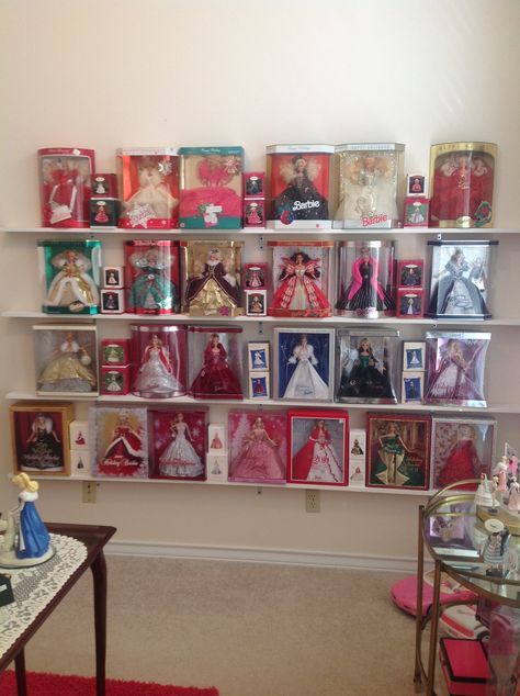 How To Display Barbie Collection, Barbie Display Ideas Shelves, Barbie Collection Display Ideas, Barbie Collection Room, Barbie Doll Collection Display, Barbie Doll Display Ideas, Doll Collection Display Ideas, Collector Room Ideas, Barbie Collection Display