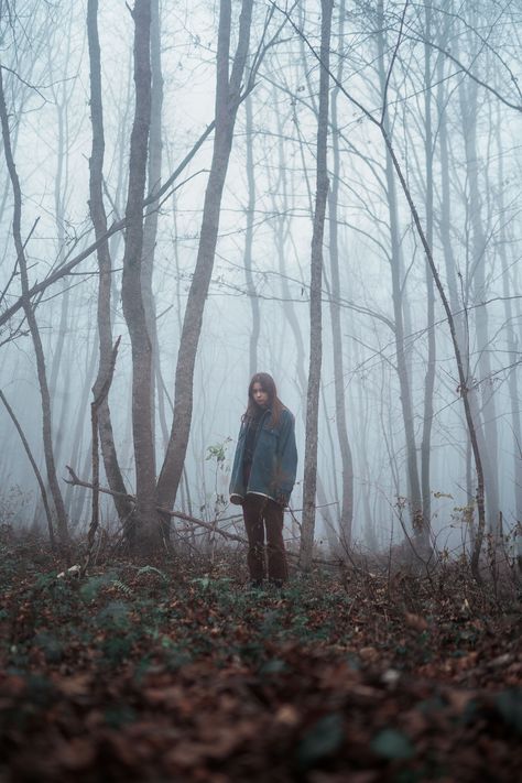 Gloomy Portrait Photography, Mysterious Forest Aesthetic, Foggy Forest Photoshoot, Living In Forest, Mood And Atmosphere Photography, Woods Dark Aesthetic, Person In Forest, Mysterious Photoshoot, Mysterious Poses