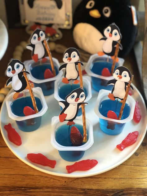 Diy Igloo Decoration, Penguin Party Ideas Decoration, Penguin Snacks For Kids, Penguin Party Games, Penguin Food Ideas, Penguin Birthday Theme, Penguin Party Food, Artic Birthday Party Ideas, Arctic Birthday Party