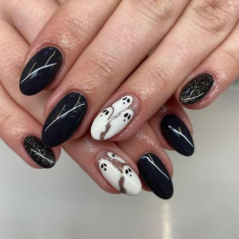 Black Ghost Nails Short, Black Cute Halloween Nails, Black Nails With Ghost Design, Wednesday Addams Inspired Nails, Ghost Nails Black, Black Ghost Nails, Ghost Halloween Nails, Ghost Nail Art, Ghost Nails