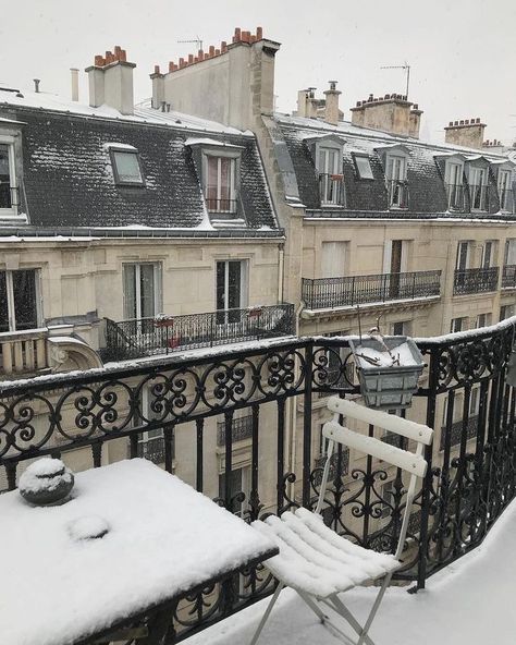 Paris Aesthetic, Best Seasons, Winter Aesthetic, Christmas Aesthetic, Pretty Places, Family Vacation, Winter Wonderland, Balcony, Places To Go