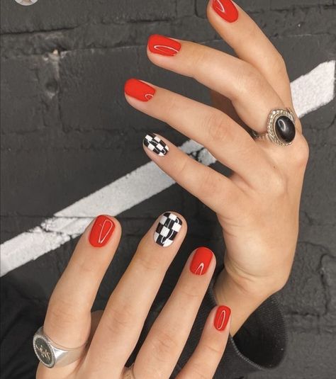 Red black and white checkered nails Simple Nail Art Designs Black, Checkered Gel Nails, Red Checkered Nails, Black White And Red Nails, Black And White Checkered Nails, F1 Nail Art, Checked Nails, Checkered Nail Designs, Checker Nails