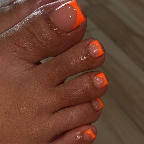 Orange Toes Black Women, Orange Toe Nails Ideas, Short Orange French Tip Nails, Orange French Tip Toes, Ombre Pedicure, Short Orange Nails, Pedicure Rosa, Toenail Colors, Orange Toe Nails