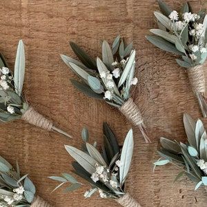 Farm Style Wedding, Green Boutonniere, Olive Green Weddings, Olive Wedding, White Rose Flower, Dried Eucalyptus, Sage Wedding, Sage Green Wedding, Wedding Leaves