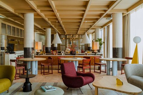 60s Interior, Glamour Vintage, Oak Panels, Mid Century Architecture, W Hotel, Interior Renovation, Modern Hotel, Design Hotel, Hotel Lobby