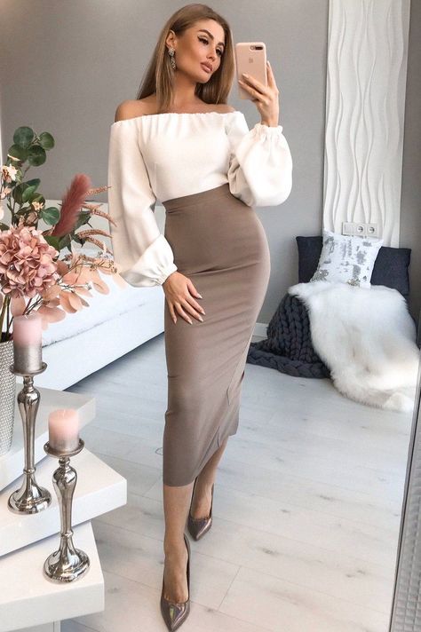 Fabric: high quality suiting fabric Available sizes: XS, S, M, L Color: Mocco, Green, Black, Red Long Pencil Skirt Outfits, Pencil Skirt Outfits Classy, Tight Skirt Outfit, High Waist Pencil Skirt, Long Pencil Skirt, Look Formal, Pencil Skirt Outfits, Business Outfits Women, Suiting Fabric