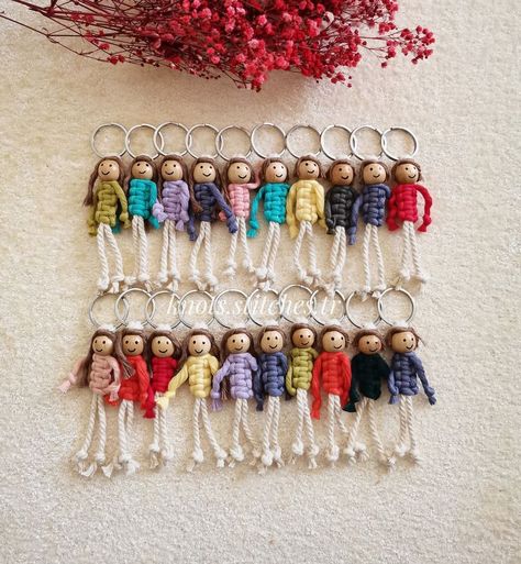 Personalized Macrame, Handmade Baby Shower Gift, Boho Keychain, Macrame Keychain, Couples Keychains, Fiesta Baby Shower, Macrame Ideas, Macrame Projects, Pencil Bags