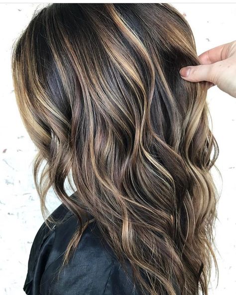 Dark Brown Hair With Blonde Highlights, Cabelo Ombre Hair, Brunette Hair Color With Highlights, Brown Hair Shades, Brunette Hair With Highlights, Dark Hair With Highlights, Brown Hair With Blonde Highlights, Brown Hair Balayage, Hair Color Highlights