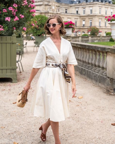 Chanel Slingback Flats, Classic Fall Style, Stacie Flinner, Cognac Heels, Cream Knitted Dress, Simplon Orient Express, Chanel Slingback, Fresh Dress, Sunglasses Outfit