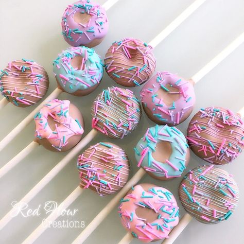 Donut Cake Pops Ideas, Cake Pop Packaging Ideas, Donut Cake Pops, Fourever Sweet, White Cake Pops, Donut Display, Donut Themed Birthday Party, Cake Custom, Donut Cake