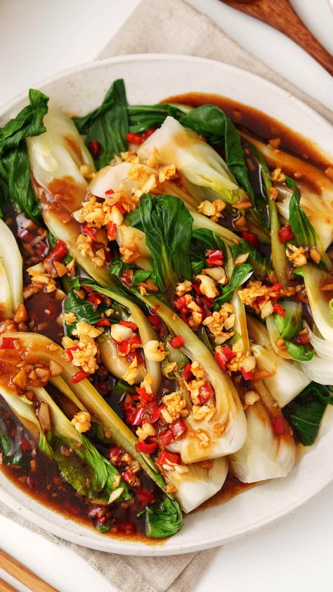 Pak Choi with Garlic Sauce - Khin's Kitchen Pak Choi Recipe, Vegetarian Stir Fry, Tenderstem Broccoli, Quick Stir Fry, Pak Choi, Savory Sauce, Vegetable Stir Fry, Veggie Side Dishes, Hoisin Sauce