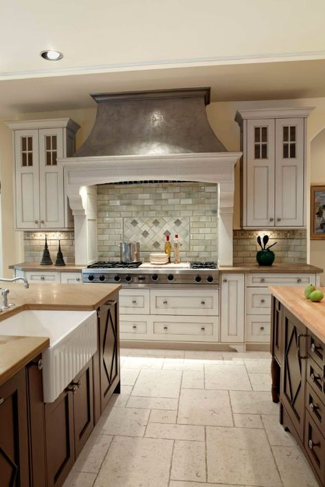 Choosing the Perfect Metal Range Hoods or Wood Range Hoods Sandstone Countertops, Butchers Block, Kabinet Dapur, Country Kitchens, Kitchen Redesign, Amazing Kitchen, Kitchen White, Kitchen Hoods, Farm Sink