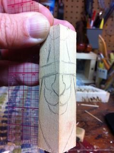 Carving Christmas Ornaments, Wood Carved Santa Ornaments, Wood Carved Santa, Christmas Wood Carving Ideas, Wood Carving Patterns Free, Whittling Patterns, Christmas Carvings, Wood Whittling, Wood Carving Faces