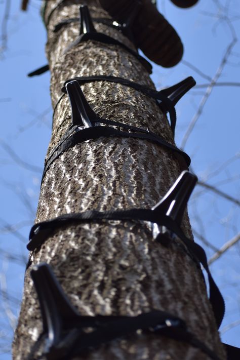 Silent Approach – Saddle Hunting and Lightweight Mobile Climbing Tree Climbing Equipment, Saddle Hunting, Rock Climbing Harness, Bow Hunting Gear, Fishing Traps, Kids Hunting, Hunting Diy, Deer Hunting Tips, Climbing Bag