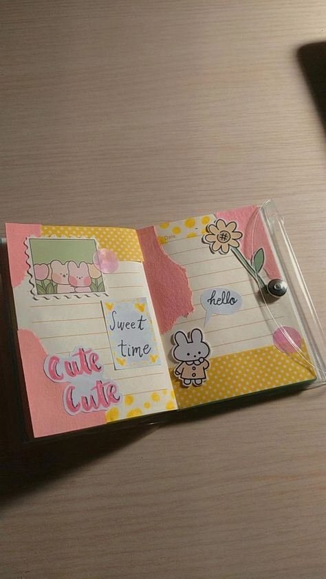 Mini bullet journal 🌺🌷 Mini Bullet Journal, Mini Art Journal, Cute Journal, Journal Inspiration Writing, Bullet Journal Ideas Templates, Bond Paper Design, Book Crafts Diy, Bullet Journal Mood Tracker Ideas, Bullet Journal Paper