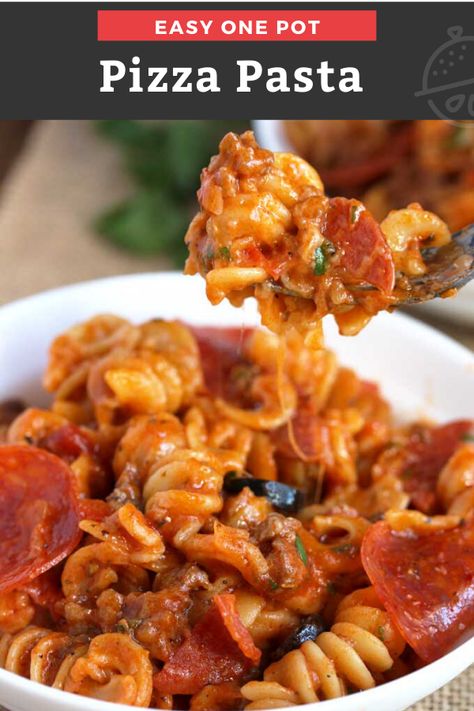 Recipe With Pepperoni, Pepperoni Pasta Bake, Lazy Recipes, Delicious Entrees, Pizza Pasta Recipe, Pizza Pasta Bake, Pepperoni Recipes, Cheesy Pasta Recipes, Macaroni Recipes