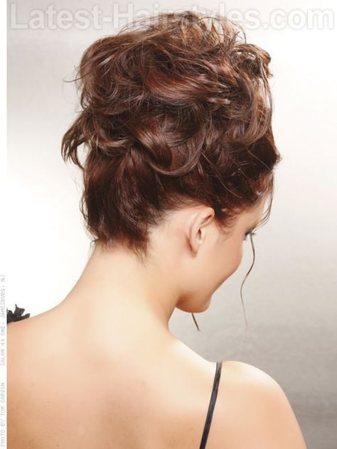 Extra Messy Bun Back View 90s Messy Bun Hairstyles, 90s Updo Hairstyles Messy Buns, 90s Buns Hairstyles Prom, 90s Messy Bun, 90s Prom Hair Up Dos, Prom Updos 90s, Curly Hair Updo, Easy Bun Hairstyles, Curly Updo