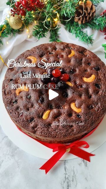 Homemade Caramel Syrup, Christmas Plum Cake Recipe, Dried Kiwi, Christmas Fruit Cake, Glazed Cherries, Whole Spices, Water Lemon, Fruit Cake Christmas, Christmas Fruit