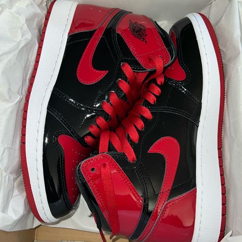 Air Jordan 1 Gs Patent Bred 5.5y. Brand New; Size 7 Women Never Worn, Trying To Make Space In My Closet Custom Sneakers Diy, Nike Shoes Air, Dr Wardrobe, Nike Fashion Shoes, Classy Tattoos, Nike Fashion, Chic Outfit, Custom Sneakers, Sneaker Collection