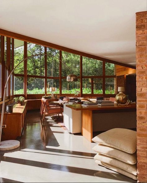 70s Architecture, Lake Forest Illinois, Beach Bach, 70s House, Mid Century Modern Interior Design, Dr House, Mid Century Modern Interiors, Ushuaia, Design Del Prodotto