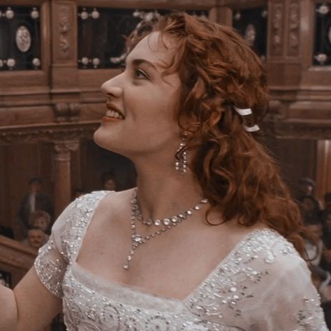 Photo of Rose from Titanic. Rose Titanic Hair Color, Rose Titanic Hair, Rose Dewitt Bukater, Rose Titanic, Rose Dawson, Titanic Rose, White Heaven, Titanic Dress, Titanic 1997