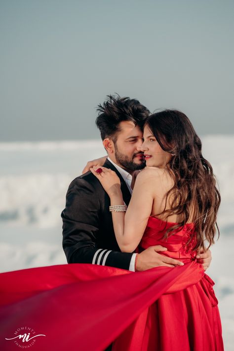 Pre Wedding Photoshoot Udaipur, Pre Wedding Gown Photoshoot, Gown Photoshoot, Groom Cartoon, Travel Poses, Bride And Groom Cartoon, Pre Shoot, Punjabi Wedding Couple, Pre Wedding Photoshoot Props