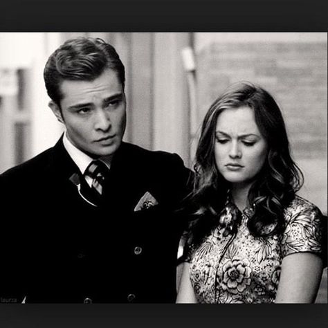 Chuck Gossip Girl, Chuck E Blair, Estilo Blair Waldorf, Gossip Girl Chuck, Stile Blair Waldorf, Estilo Gossip Girl, Gossip Girl Blair, Gossip Girl Aesthetic, Chuck And Blair