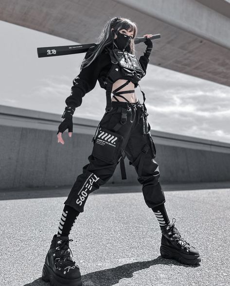 Cyberpunk Outfits Female, Sci Fi Outfits Female, Fighter Clothes, Cyberpunk Style Outfit, Tech Wear Women, Techwear Outfits Women, Tech Wear Aesthetic, Punk Poses, Asian Street Wear