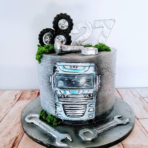 Mechanic Cakes For Men, Car Cakes For Men Birthdays, Mechanic Birthday Party Ideas, Mechanics Birthday Cake, Lorry Cake, Mechanic Cake, Cars Cake Design, Cake Design For Men, Truck Cake