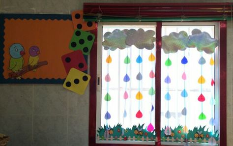 Window decoration for kindergarten classroom Window Decoration Ideas For Preschool, Preschool Classroom Window Decor, Window Classroom Decoration, Preschool Window Decorations, Class Window Decoration Ideas, Kindergarten Window Decoration, Window Decoration Ideas For School, Classroom Window Ideas, Preschool Art Display