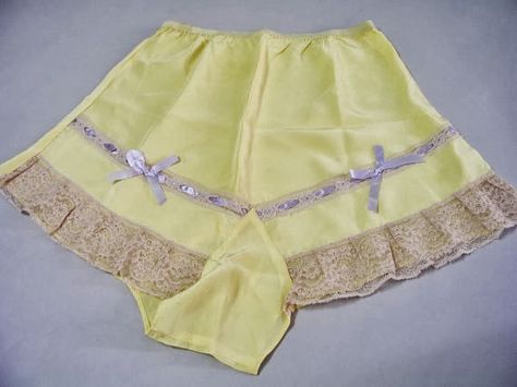 Yellow tap pants or French knickers. 1930's 40's frilly lingerie, undergarments, underwear. 1930 Fashion, Tap Pants, Lingerie Shorts, Sewing Lingerie, Vintage Lifestyle, Rita Hayworth, 1930s Fashion, Fashion Hacks, Yellow Lace