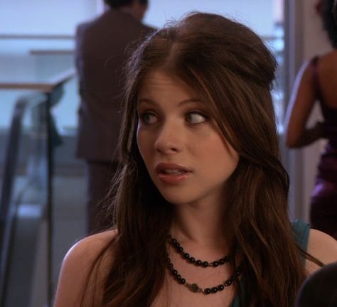 Gorgina George, Georgina Gossip Girl, Famous Brunettes, Gossip Girl Georgina, Georgina Sparks Aesthetic, Georgina Sparks, 2000s Girl, Female Icons, Michelle Trachtenberg