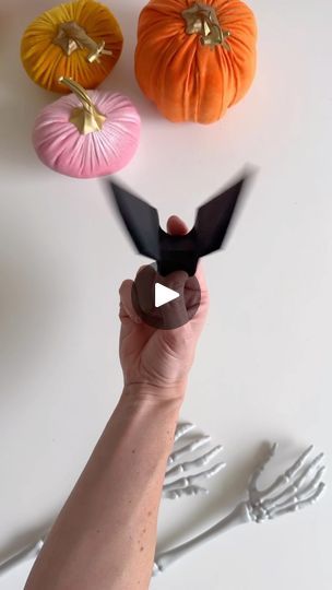 Origami Bats Easy, Toilet Paper Roll Bats Halloween, Flapping Bat Craft, Paper Flying Bat, Easy Flapping Bat Craft, Spooky Crafts, Flying Bat, Recycled Paper Crafts, Creative Activities For Kids