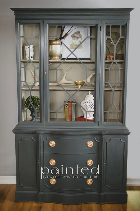 China cabinet painted in custom mix of Annie Sloan Graphite and French Linen and a mix of Old White and French Linen on the inside. Painted by Kayla Payne http://www.paintedbykaylapayne.com/2016/04/04/china-cabinet-in-annie-sloan-chalk-paint/ China Cabinet Painted, China Cabinet Redo, Annie Sloan Graphite, Antique China Cabinets, Painted China Cabinets, Redo Cabinets, Furniture Rehab, Chalk Paint Furniture, Annie Sloan Chalk Paint