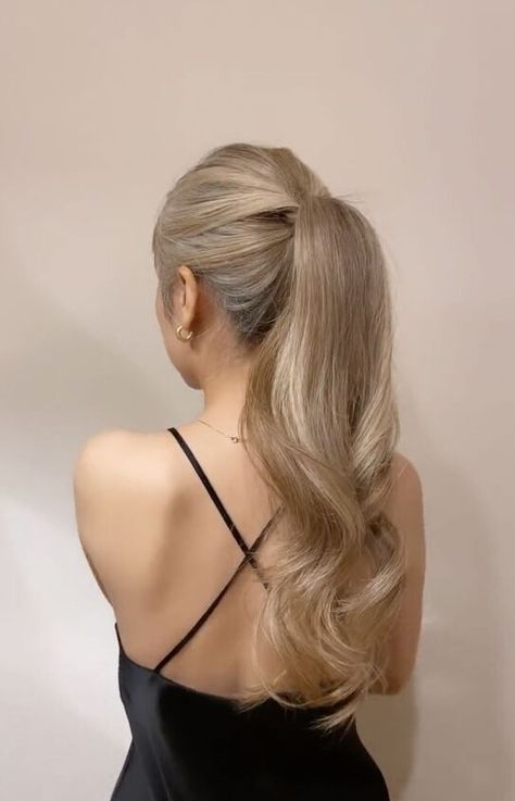 High Pony With Volume, Ariana Grande Pony, Ponytail With Extensions, Ponytail Bridal Hair, Straight Ponytail Hairstyles, Engagement Hair, Voluminous Ponytail, Chic Ponytail, Tail Hairstyle