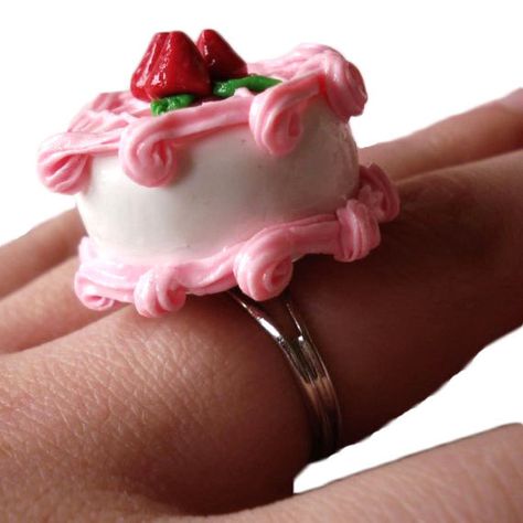 Dessert Accessories, Pink Strawberry Cake, Dessert Fashion, Different Cake Flavors, Strawberry Boutique, Cake Rings, Strawberry Stuff, Strawberry Ring, Pink Statement Earrings