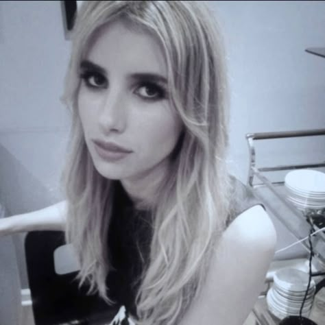 Emma Roberts Pfp, Emma Roberts Ahs, Girl Aesthetic Pfp, Fall Autumn Aesthetic, Pookie Nation, Madison Montgomery, Witch Coven, Claire Holt, Queen Fashion