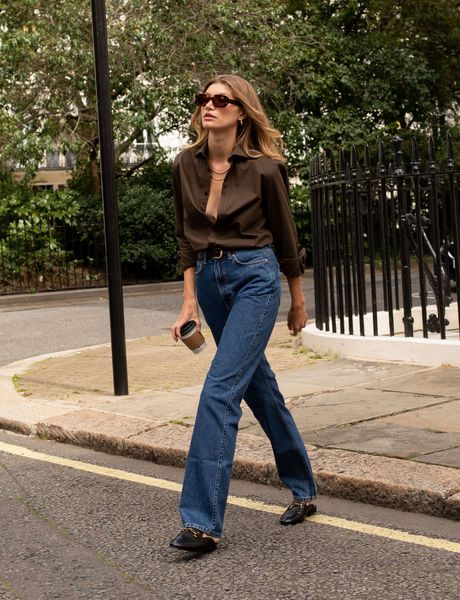 7 Tips on Mastering Petite Style From a Fashion Expert | Who What Wear UK Straight Leg Jeans Outfits, Off Duty Outfits, 90s Trends, Outfit Invierno, Brown Shirt, The Boyfriend, 90s Outfit, Mode Ootd, Boyfriend Shirt