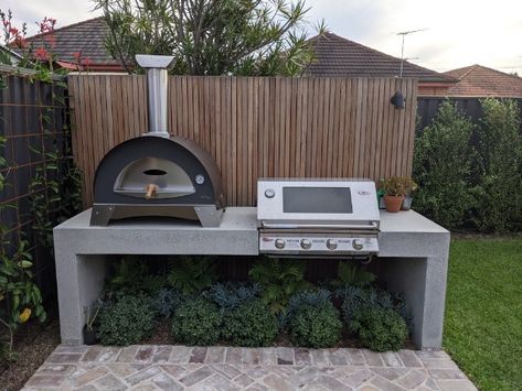 Pizza Ovens R Us on Instagram: “Alfa Ciao wood fire oven. Italian Made quality. Perfect outdoor kitchen bench top size. Pizzas in 2 mins, roasts, meats, veggies, seafood…” Grill And Pizza Oven Outdoor Kitchens, Bbq With Pizza Oven, Outdoor Pizza Oven Area, Pizza Oven Outside, Manly House, Outdoor Gas Pizza Oven, Wood Fire Oven, Home Pizza Oven, Garden Pizza