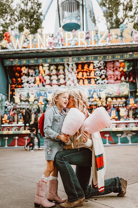 Carnival Photo Shoots, Shooting Photo Famille, Fair Photoshoot, Fair Photos, Carnival Inspiration, Genesee County, Texas State Fair, Parenting Photos, Fair Photography