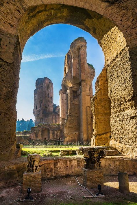 Baths Of Caracalla Rome, Roman Baths In Rome, Rim Italy, Caracalla Baths, Rome Ruins, Prehistoric Architecture, Baths Of Caracalla, Ancient Italy, Colosseum Rome