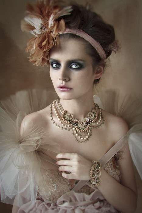 Vixen Victorian Jewelry Moda Pin Up, Poses Modelo, Victorian Hairstyles, Michal Negrin, Evening Jewelry, Cooler Look, Moda Vintage, Mega Man, Foto Inspiration