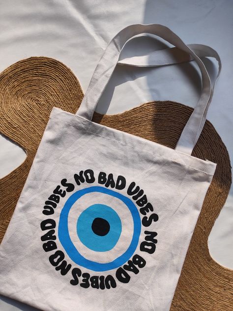 Tote Bag Aesthetic Outfit, Tod Bag, Tote Bag Design Ideas, Eco Bag Design, Diy Bag Painting, Bag Design Ideas, Tote Bad, Ocean Tote Bag, Handpainted Tote