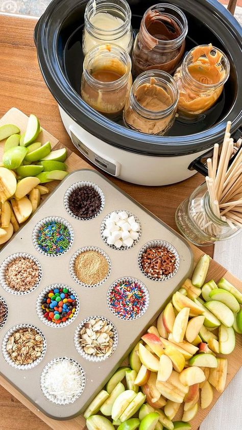 Caramel Apple Toppings: An Easy Fall Appetizer Board Idea - Our Journey To Home Candy Apple Party Ideas, Caramel Apple Board Crockpot, Halloween Party Caramel Apple Bar, Caramel Apple Dip Board, Candy Apple Dipping Station, Caramel Apple Boards, Fall Dip Board, Dipped Apple Bar, Carmel Apple Dippers